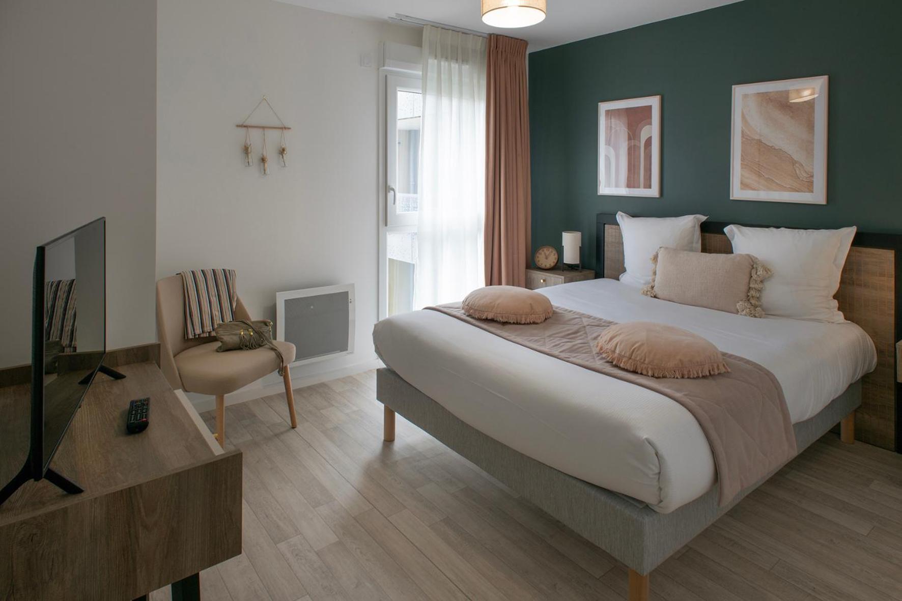 Residence Services Seniors - Domitys Les Jardins D'Ahna 디난 외부 사진