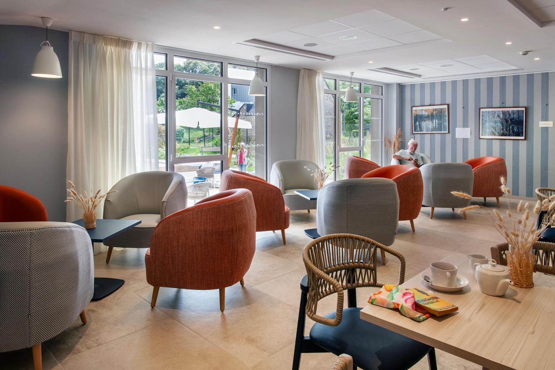 Residence Services Seniors - Domitys Les Jardins D'Ahna 디난 외부 사진