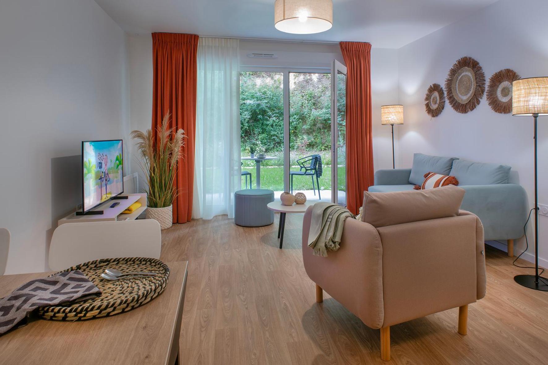 Residence Services Seniors - Domitys Les Jardins D'Ahna 디난 외부 사진